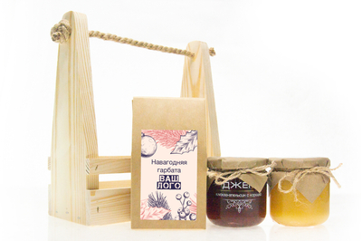 Подарочный набор в деревянном ящике с чаем, медом и джемом. Арт.: te38_010