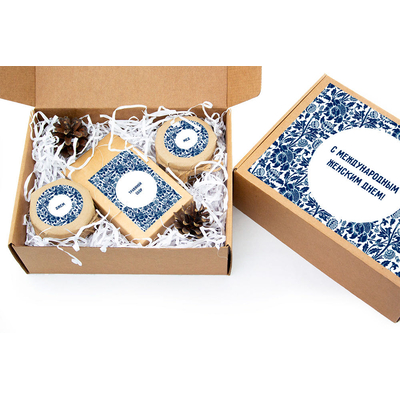 Набор «8 марта» с чаем, медом и джемом